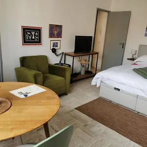 Calme Et Tres Lumineux, Au Pied De Notre Dame De La Garde Appartement Marseilles